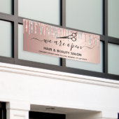 リオープニングヘア美しいサロンピンクグリッター銀 横断幕 (ビルの外側)