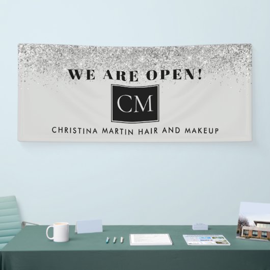 リオープニングヘア&メイクアップシルバーグレーグリッター 横断幕 (トレードショー)