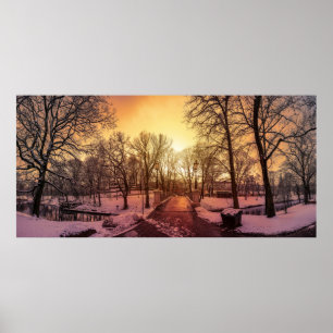 リガの夕暮れ時の雪景色のパノラマ ポスター