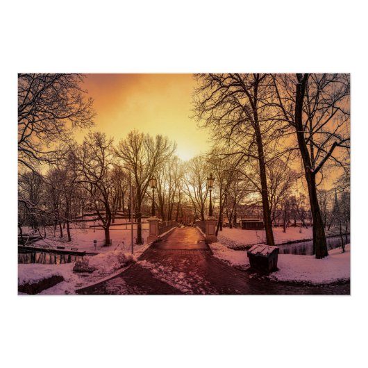 リガの夕暮れ時の雪景色のパノラマ ポスター (正面)