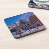 リガの市庁舎広場の冬のジェットコースター コースター (左側)