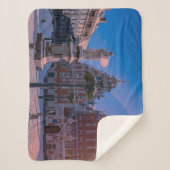 リガタウンホールスクエア冬 シェルパブランケット (正面)