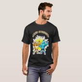 リキッドストレングス - 楽しいジュースと水の筋肉デザイン Tシャツ (正面フル)