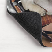 リクライニングチェアの椅子で冷えるパグ マウスパッド (コーナー)