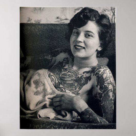 リクライニング入れ墨の女性 ポスター (正面)