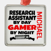 リサーチアシスタント遊がビデオゲームを愛 メタルオーナメント (正面)