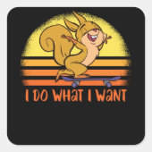 リスおもしろいルがスケートボードの贈り物を運転している スクエアシール (正面)