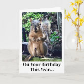 リスおもしろいルナッツのジョーク大人のユーモア誕生日 カード (黄色い花)