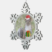 リスからのクリスマスプレゼント スノーフレークピューターオーナメント (右)