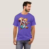 リスがギターを弾くロックバンドの少年 Tシャツ (正面フル)