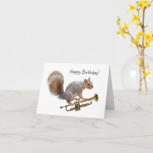 リスがトランペットを演奏する誕生日カード カード (黄色い花)