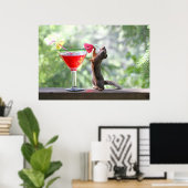 リスがハッピーアワーでカクテルを飲む ポスター (ホームオフィス)