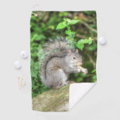 リスがピーナッツを食べている ゴルフタオル (インサイチュ)