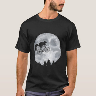リスが乗るムーン バイク ハロウィーン ルナサイクリング Tシャツ