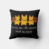 リスが僕の正気を取る クッション (裏面)