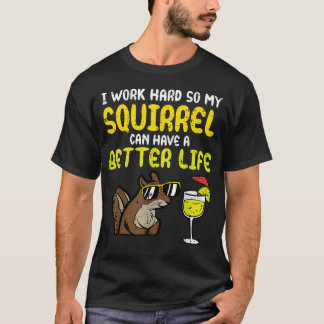 リスが幸せに暮らせるように一生懸命働く Tシャツ