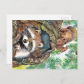 リスと木の穴の中のアライグマ ポストカード (正面/裏面)