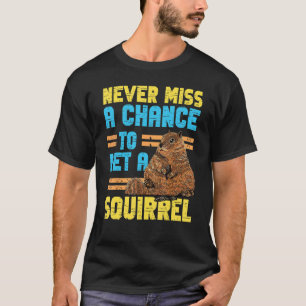 リスのドングリ恋しく思ングは、スクウェアをペットにする機会がない Tシャツ