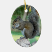 リスの恋人のためのリスのクリスマスオーナメント セラミックオーナメント (裏面)