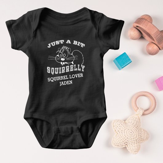 リスの愛リスのホワイトアート名前を追加 ベビーボディスーツ