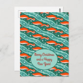 リスは暗い緑の木の上で雪の中でジャンプした ポストカード (正面/裏面)