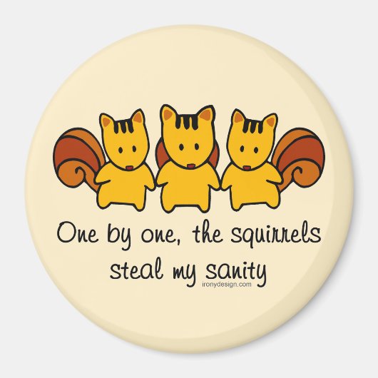 リスは私の正気を茶色く盗む マグネット (正面)