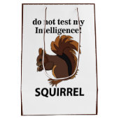 リスは私の知性リスをテストしない ミディアムペーパーバッグ (裏面)