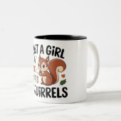 リスを愛する女の子がかわいい ツートーンマグカップ (正面右)