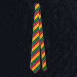 リスアニアの旗は着色されたストライプなパターンをインスパイア ネクタイ<br><div class="desc">このネクタイの設計特微はパターンの(ライン)着色された黄色、緑および赤を縞で飾ります。 これらの色はリスアニアの国旗のそれらによってインスパイア。 これはちょうど実際にリスアニアまたはリトアニア文化の国を好む誰かのためリスアニアからの誰かのための素晴らしいギフト、または多分であることができます。</div>