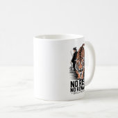 リスク無しでは報われること無し タイガー コーヒーマグカップ (正面右)