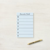 リストをする原稿の一流の淡いブルーのウィークリー ポストイット (デスク上)