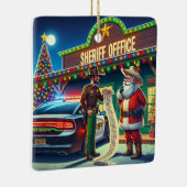 リストを見ているカウボーイサンタとシェリいけなフ セラミックオーナメント (右)