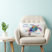 リスペクトザローカルズシーカメ絞り染めビーチ引用文 ランバークッション (椅子)