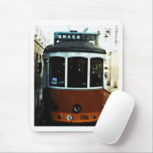 リスボンの市街電車のクローズアップ マウスパッド (マウス)