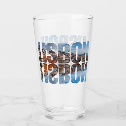 リスボン文字は反射と古い街並みを構成 タンブラーグラス (正面)