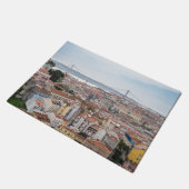 リスボン旧市街と4月25日の橋の景色 ドアマット (アングル)