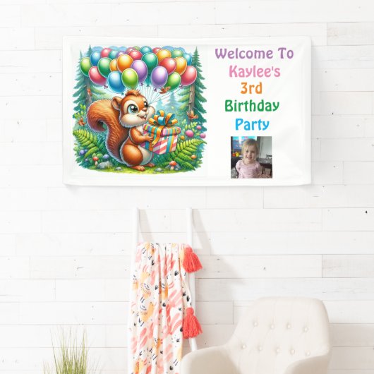 リスレルウッドランドをテーマにした誕生日 パーソナライズされた 横断幕 (インサイチュ)