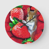 リス入りイチゴ天国 ラウンド壁時計 (正面)
