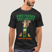 リス対策に失敗した鳥の餌やりを面白くしたTシャツ Tシャツ (正面)