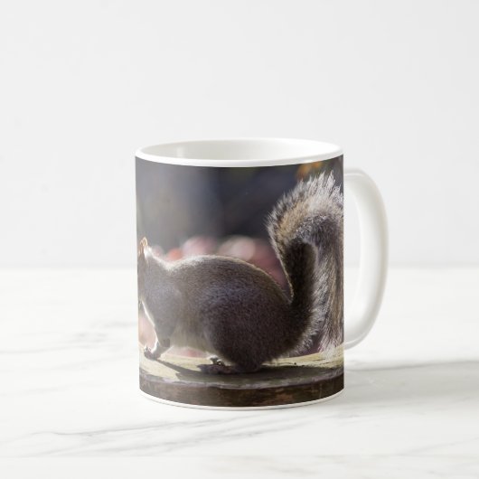 リス白熱［赤熱］光を放つルのコーヒーマグ コーヒーマグカップ (正面右)