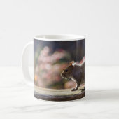 リス白熱［赤熱］光を放つルのコーヒーマグ コーヒーマグカップ (正面左)