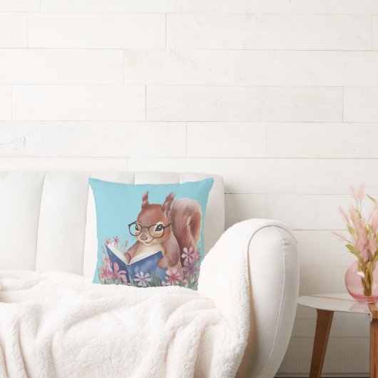リス読ルの本が花で囲まれている クッション (ソファ)