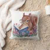 リス読ルの本が花で囲まれている クッション (ブランケット)