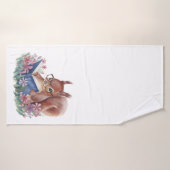 リス読ルの本が花で囲まれている バスタオル (バスタオル)