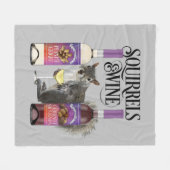 リス&ワイン – リスおもしろいレル愛好家とワインD フリースブランケット (正面(横))