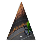 リタイアゲッコカスタムバイクに乗り出す パーティーハット (左)