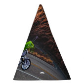 リタイアゲッコカスタムバイクに乗り出す パーティーハット (右)