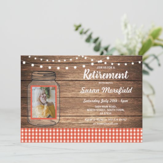 リタイアメントパーティー素朴ジャーウッドレッドギンガムフォト 招待状 (スタンド正面)