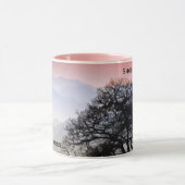 リッジの青いパークウェイからの煙山の日没 マグカップ (中央)