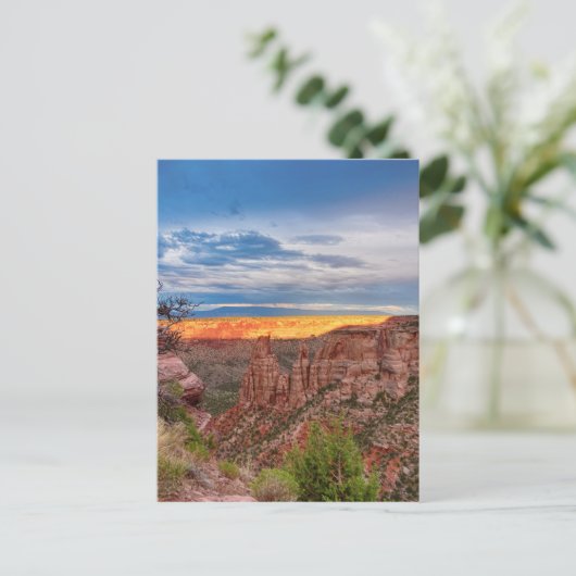 リッジコロラド州の国有記念物を燃やす日没 ポストカード (スタンド正面)